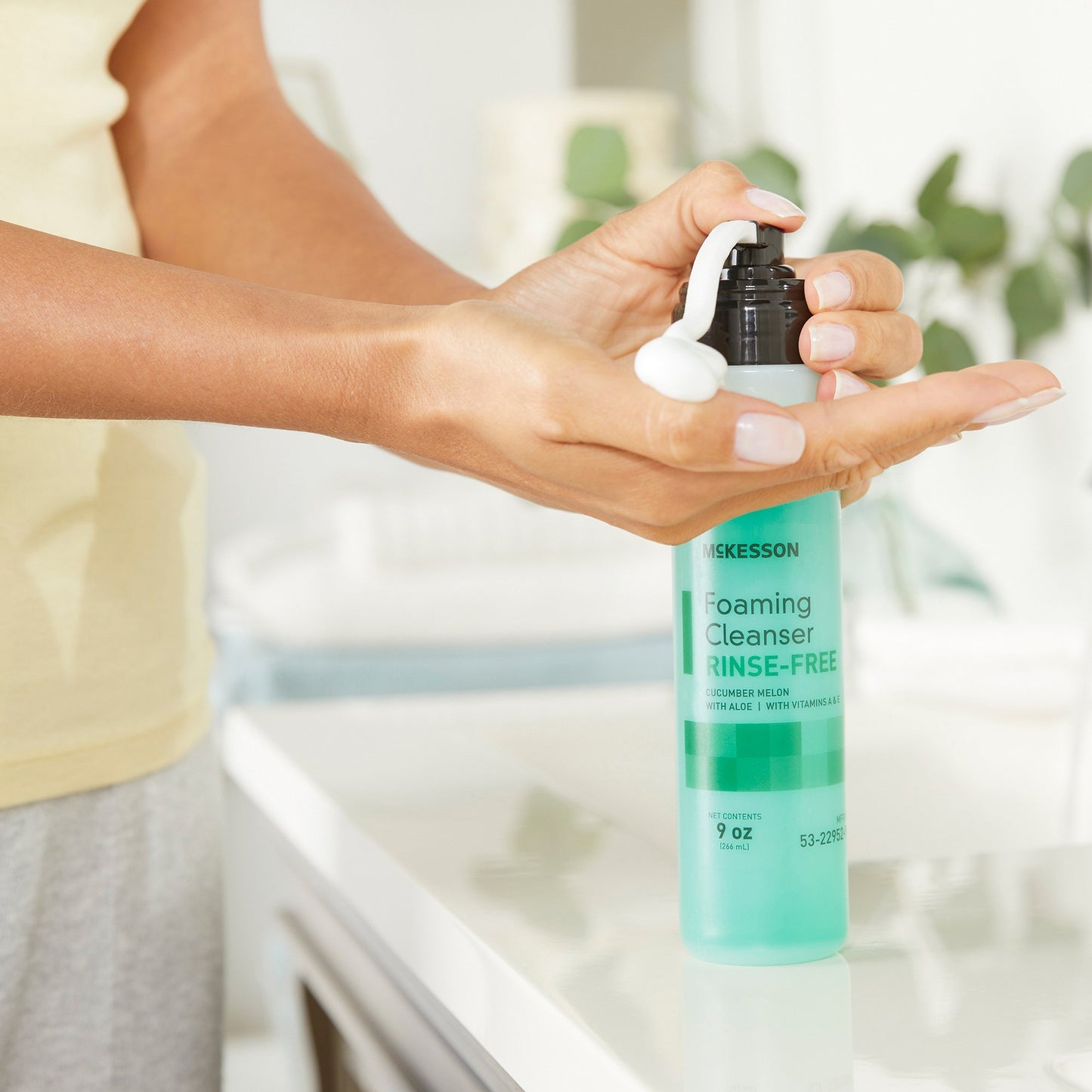 McKesson Rinse-Free Body Wash, Cucumber Melon Scent, 9 oz Pump Bottle