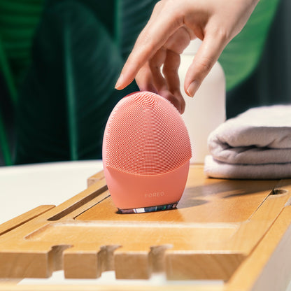 LUNA™ 4 Facial Cleansing Device for Balanced Skin